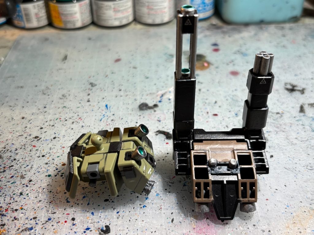 こんな感じで改造仕上がり。ジェスタキャノンのバックパック軸を切りすぎて取付が緩くなってしまったので、これも接着の刑に処しました。