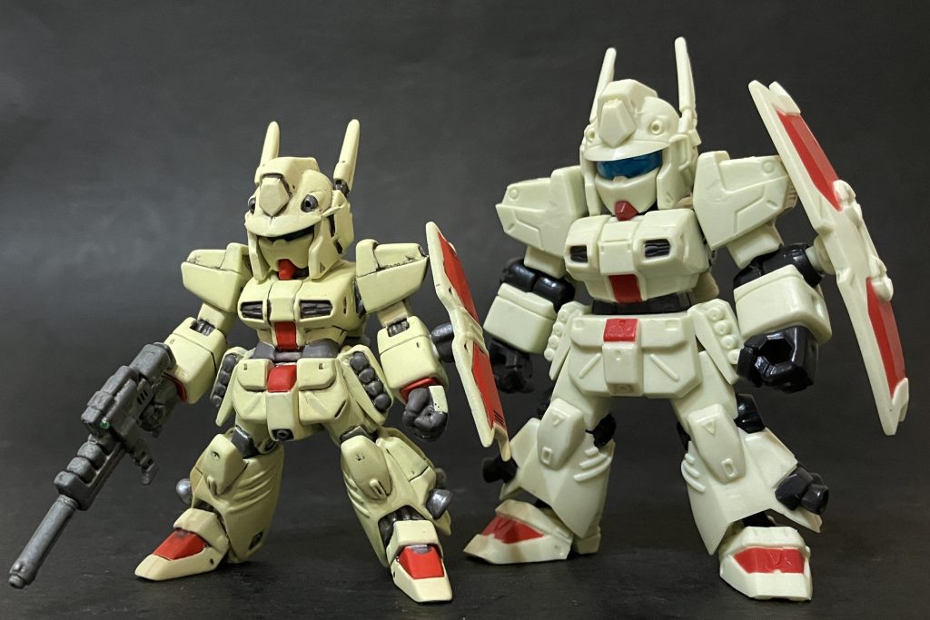 モビルスーツアンサンブルと比較、コンバージ版が入手困難だったので、当初はアンサンブルを改造しようとしてましたが、ムリなサイズ差