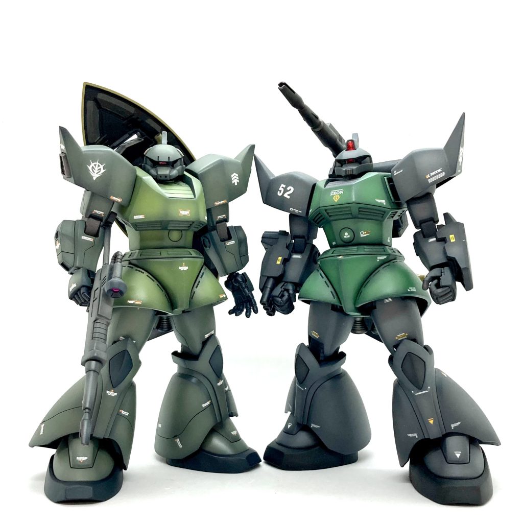 一番最初に作ったゲルググ(キャノン)と。コレは理想の量産型ゲルググを目指して作ったんですが、いろいろと不満な部分がありまして…  ゲルググキャノンになってもらいました。今回はその時のリベンジ😌