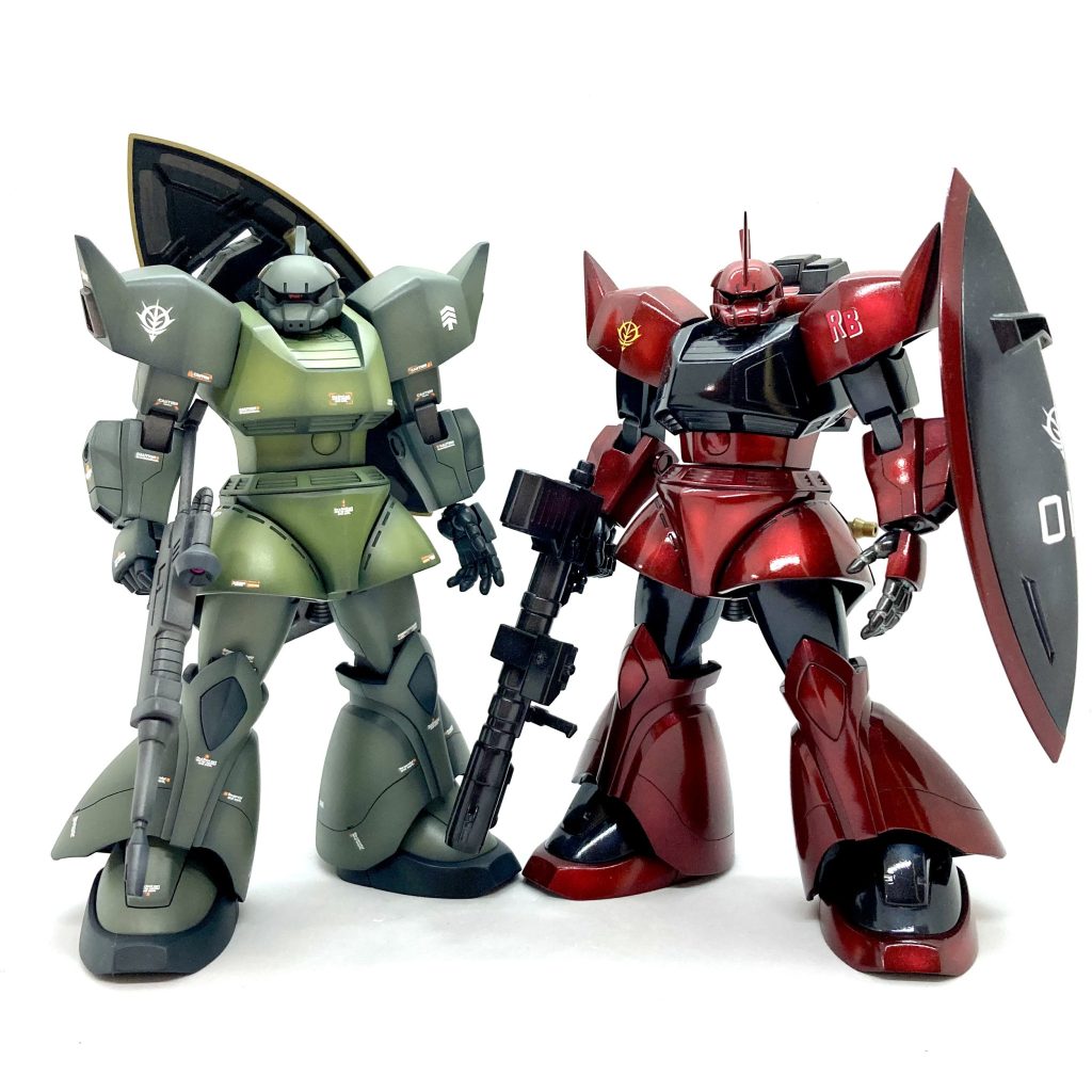 ジョニー・ライデン専用高機動型ゲルググと。この二機、頭部と肩以外はほぼ同じ改修が施してあります。