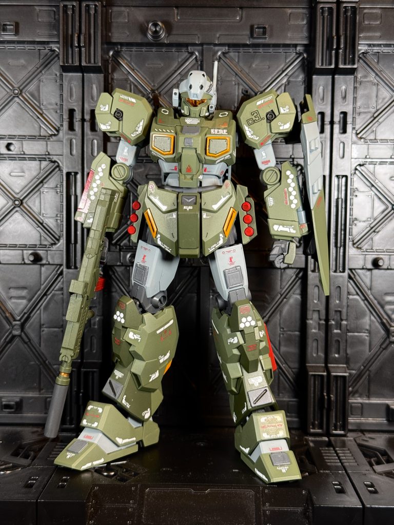 陸軍というと濃緑色かなと、2色で塗り分けてみました。が、あまり差が出なかった…。