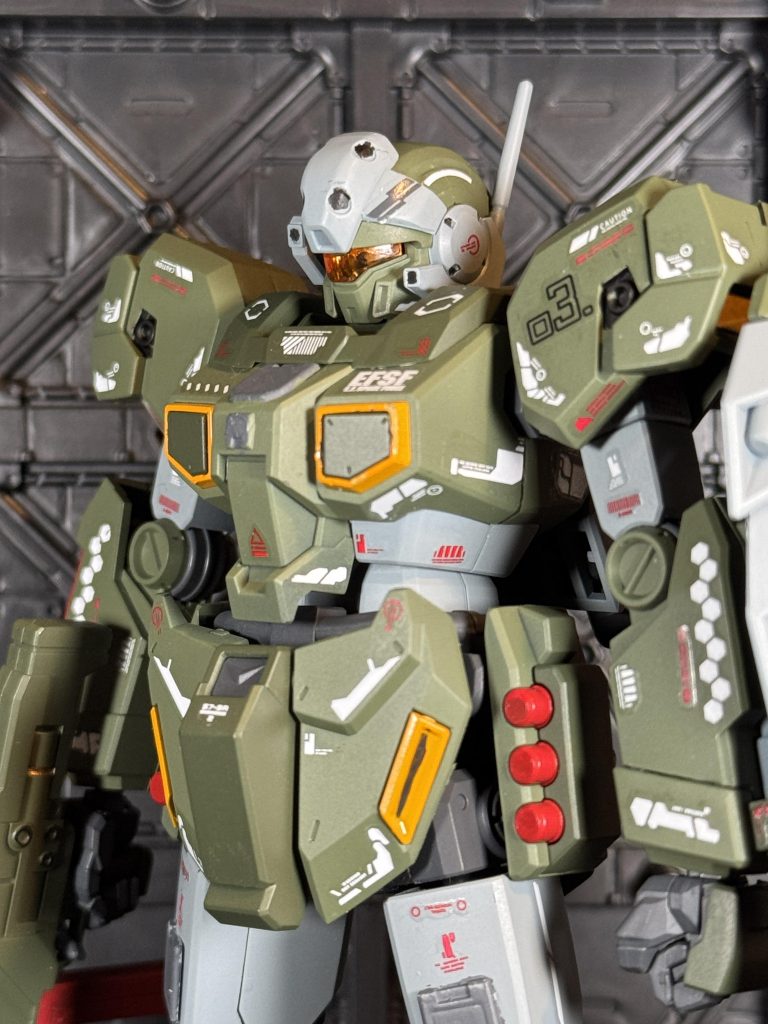 塗装レシピ薄い方の緑　C 濃松葉色濃い方の緑　Cの何か軍隊系の色グレー　G ニュートラルグレー2フレーム　G メカサフヘビー赤と黄色はシタデルカラーで筆塗り