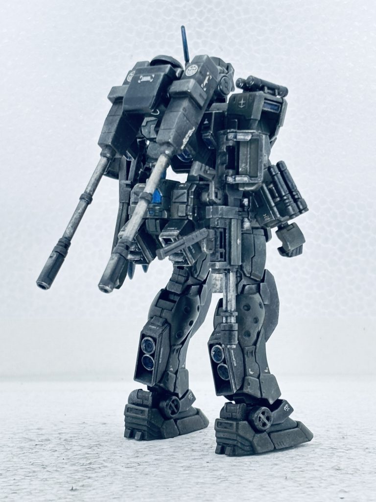 改造1    ジムスパルタンのバックパックをお尻に移設。改造2    ジムスナIIバックパックのジャンク品を背中に装備、ボールのキャノン砲を取付ました。改造3    左腕のショルダーシールドをボールジョイントにて取付、可動範囲拡大。更にオリジナルシールド&格闘用コールドニードル装備。改造4    ライフルを磁石にてお尻のバックパックに取り付け。塗装  基本色 カーキグリーン、濃緑(調色)、赤鉄色、ブラック。…コントラストがイマイチ。