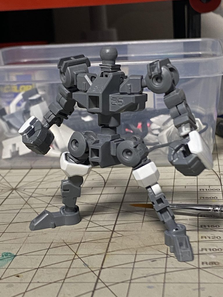 フレームはグロスフレームだけど、下半身を短くして好みの頭身にしています。