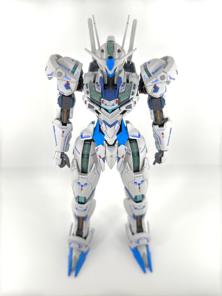 メッキパーツは薄め液で脱色してから、ホログラムグリーンでサイコフレーム発光をイメージ。