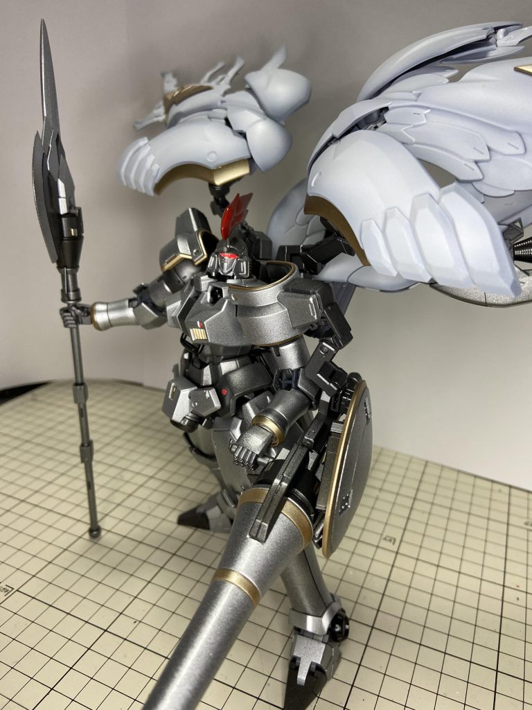 ウイングを広げるとデカくて場所をとります……