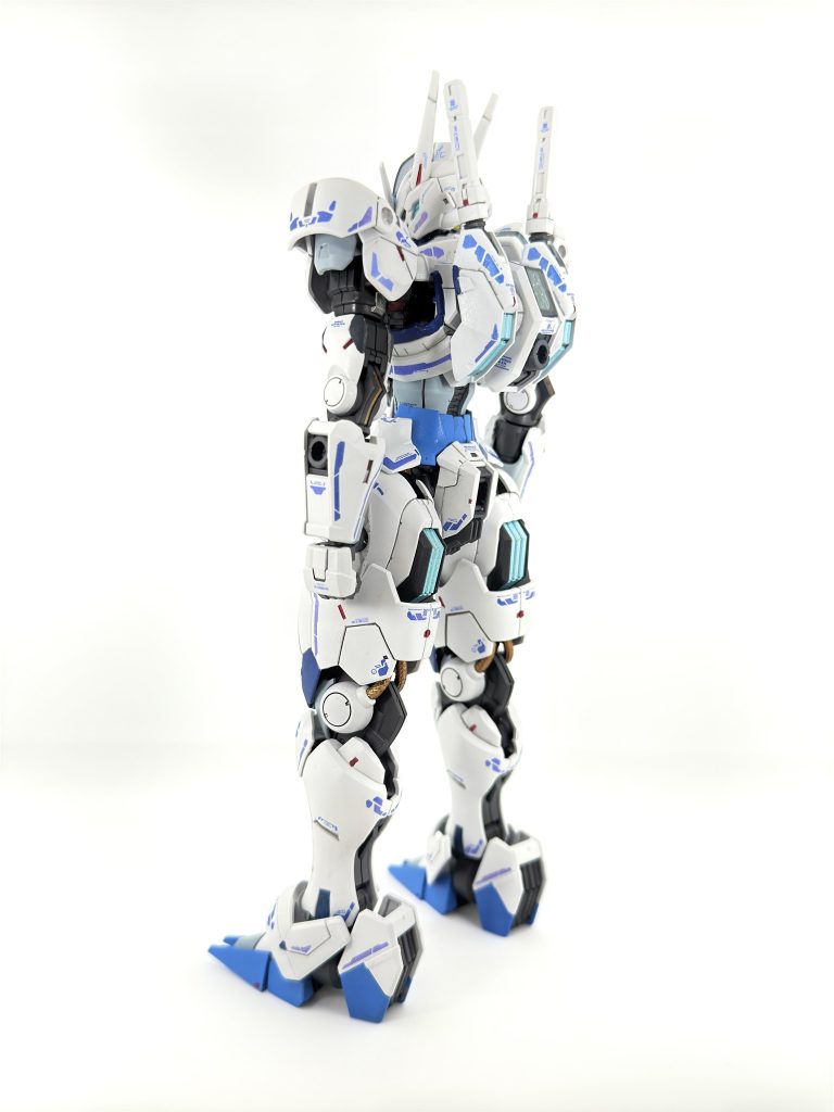 初のフルメカニクスでしたが、他の方が言うように大きなHGといった組み味でした。でも所々の機構が面白く、素組みでも楽しめるキットだと思います。
