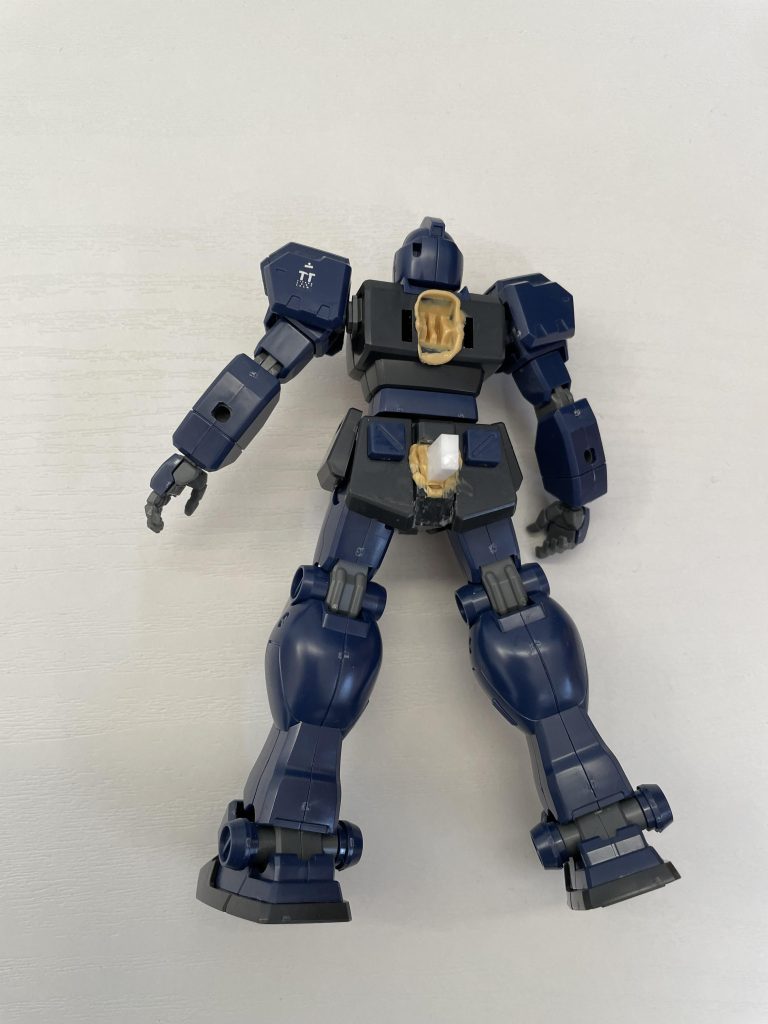 ズサブースターが結構重そうだったんで3ミリ角のプラ棒を縦に重ねて保持させました。