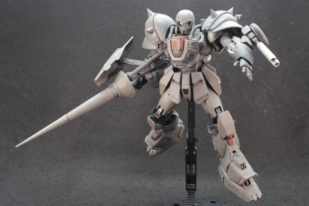 旧キット（と言っていいのか分かりませんが）だけあって可動域がほとんどなかったこと，スタイル改修の必要があったことから，思い切ってHGシナンジュ他をミキシングして可動域，スタイルの問題を解決しました。