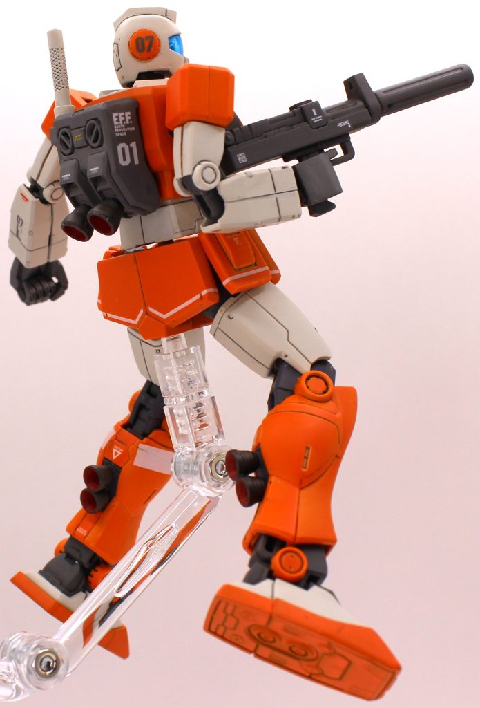 ふくらはぎは設定ではバーニア無いと思いますが、ここは好みでバーニア設置しました。バーニアの縁はデザインナイフで削って薄くしてあります。