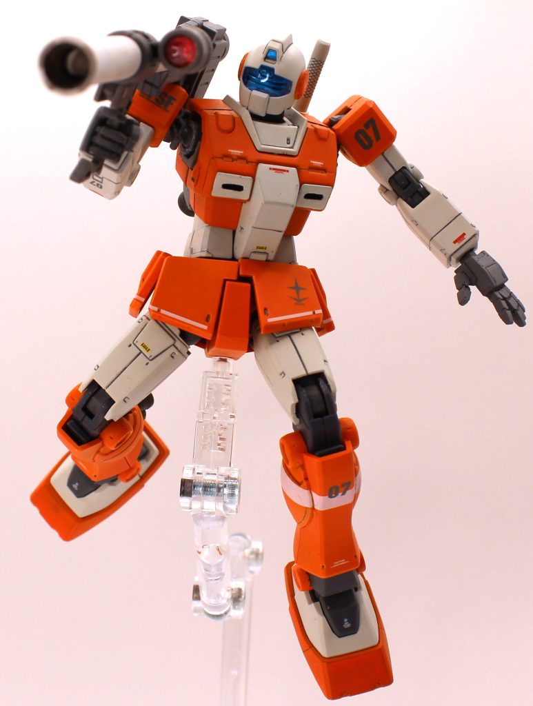 関節部は成形色、バーニア等の細部は筆塗りし、スミ入れ、デカール、トップコートでフィニッシュです。スミ入れは8割方シャーペンです。奥まってペンが入らない、モールドびっしりな部分はエナメル系流し込みで対応しています。MSV系なのでがっつり汚そうかとも思いましたが、今回もノーウェザリングで終わらせました。今後気が向いたら追いウェザリングしようと思います。