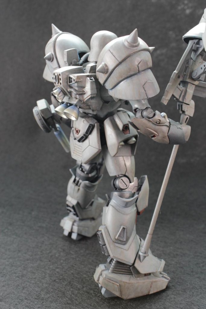 　腰回りに関しては，フロント，リア，サイドアーマーはすべて大型化しています。特にサイドアーマーはヤクトドーガ風に少しアレンジしています。