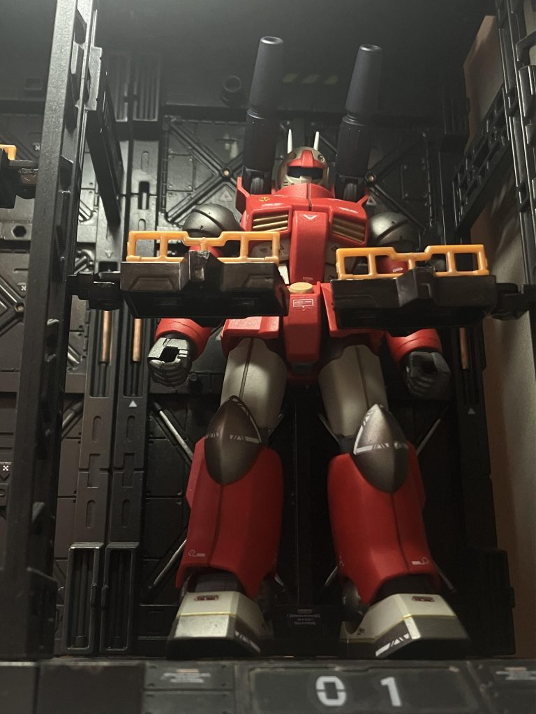 …第2戦闘配備!第2戦闘配備!ジオンMSが侵入した模様、総員警戒を怠るな!! カイ「第2戦闘配備たって、俺らはホワイトベースに行くしかないんだろ?オレのガンキャノンの整備は終わってんだろうな⁈」