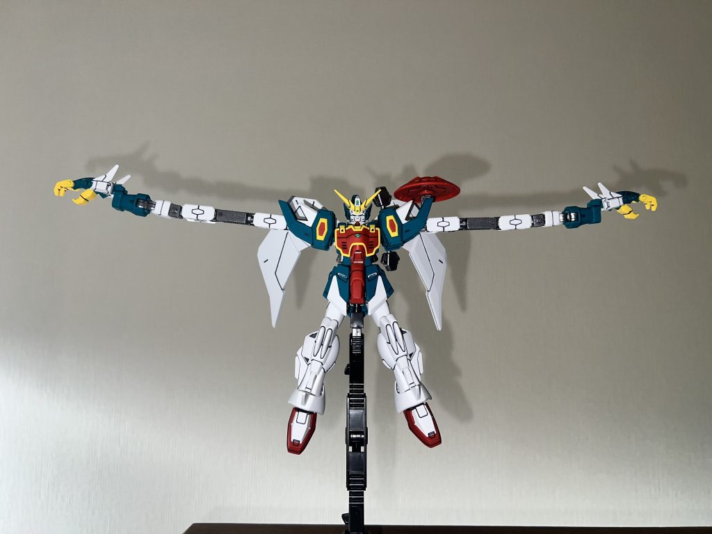 両サイドに敵の機体を飾らないとねw