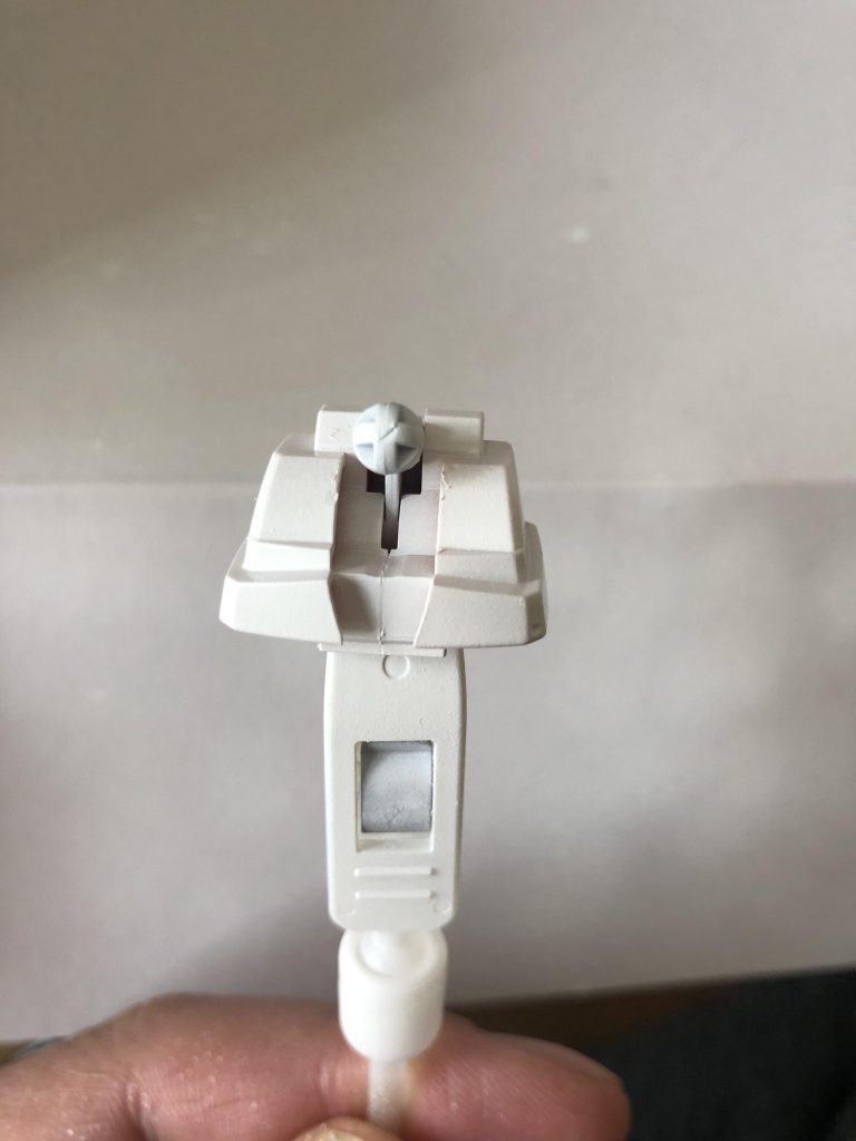 缶のホワイトサフで下地作って…。