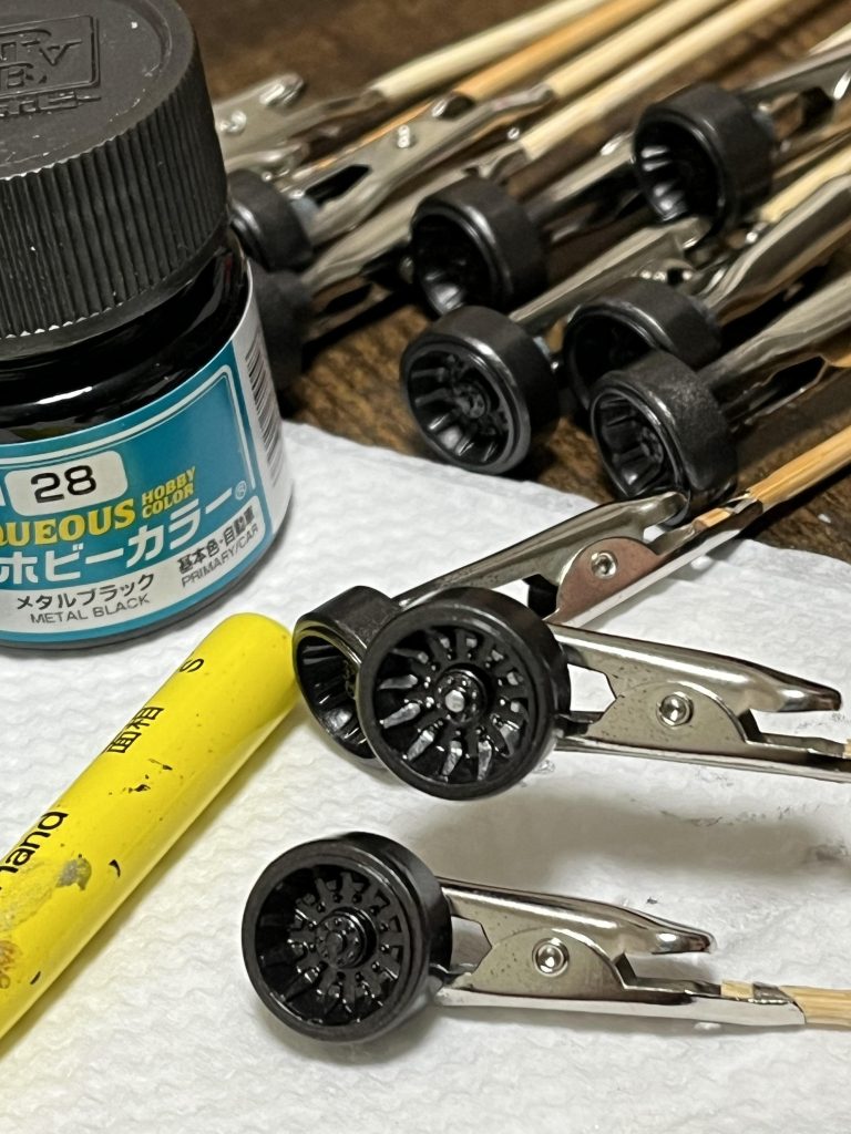 水性ホビーカラーで塗ってます。シルバー部分は神筆Sを使用してます。