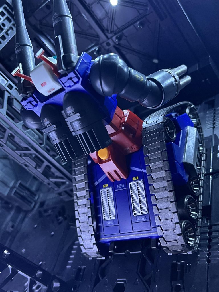 ダクトを塗り分けています。