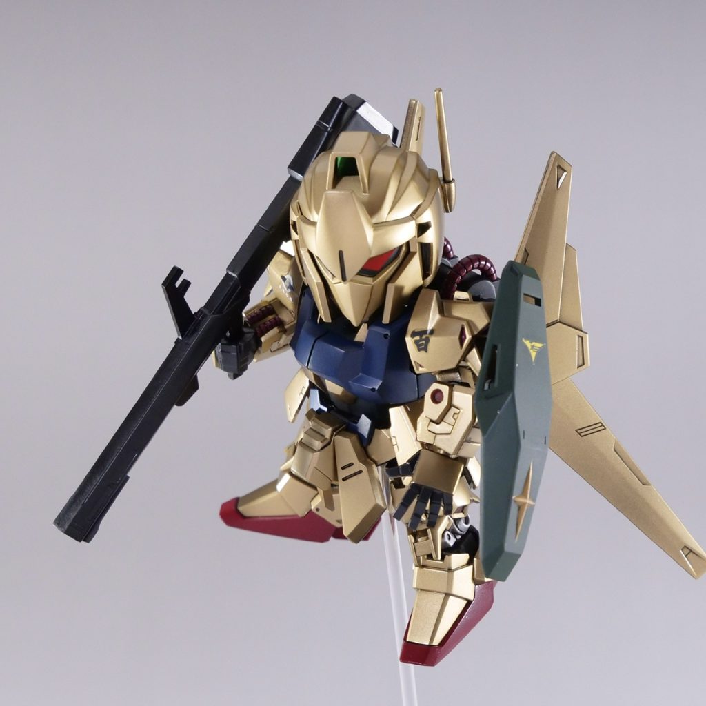 ビームライフルに、クレイバズーカの標準装備に劇中百式がハイザックのシールドを使う描写が好きなので採用😊