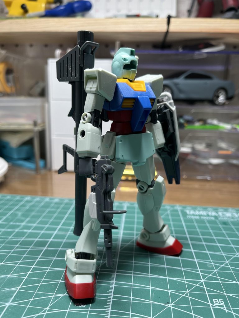 ネットを見てるとRX-78リバイブとミキシングしたジムを見かけて自分もやってみることに新しいキットだけあって可動域が素晴らしい！プロポーションもかっこよくなって満足です！頭とフロントアーマーだけジムのものを使用