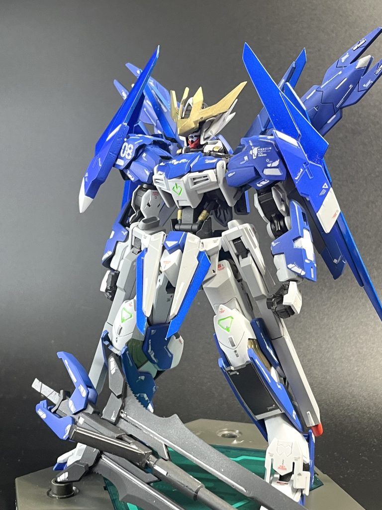 ガンダムバルバトス•ラグナフィフスアカバネとの共同作業で制作されたラグナの最終形態。八つのファンネルに加え、レールガンと銃大剣を装備。今まで以上の機動力を確保するバックパックスラスターも追加され、今までのような支援機はないものの、名実共に最強形態である。