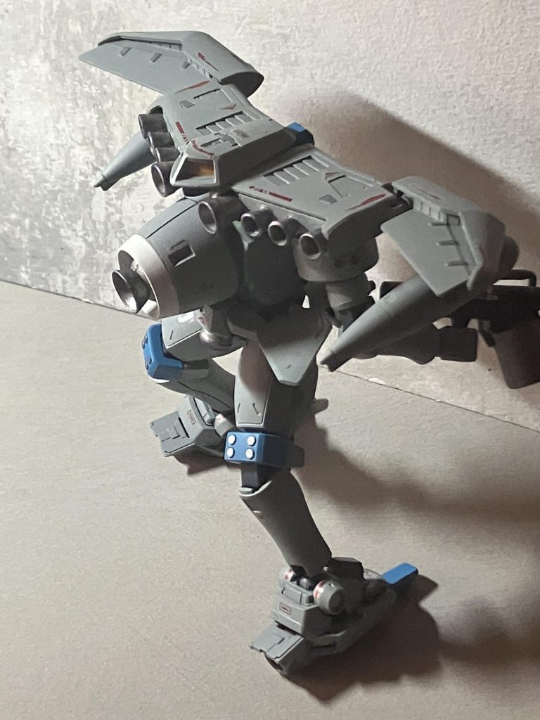 この形状を見て、ん!と思った方、正解です🙆♂️今回、参考としたのはドラグナーに出てきたシュワルグを元にしています