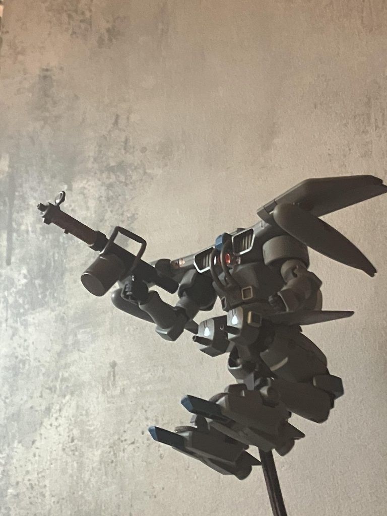 サムネの加工前、写真になります全塗装、筆塗り🖌️塗料はvicカラーを使用仕上げにプレミアムトップコートの艶消しを吹いてます タイトルのシームルグはイラン神話に出てくる怪鳥から付けました