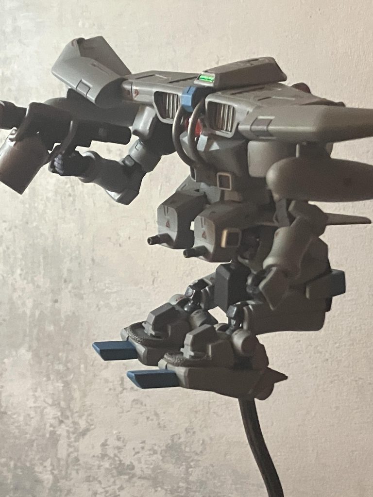 実はガンダムWを観たことがありませんでσ(^_^;)ただリーオーのデザインが好きでプレバンから出たフルウェポンセットを二体買ったので一体は好きに作ってみようと思い、飛行タイプMSとして製作しました☺️