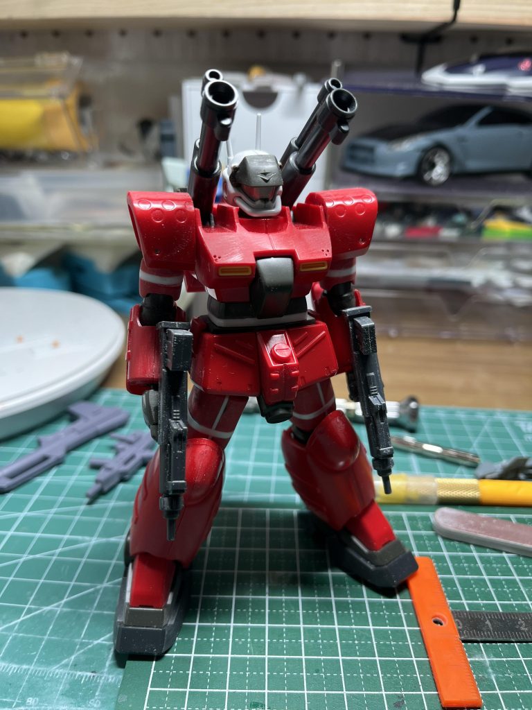 ●工作・延長工作　腰　2㎜　腕　2㎜　足　2㎜　・幅増　足　1㎜・幅減　肩装甲　約2～3㎜程　　　　それに伴いブチ穴も一度パテでふさいで開けなおし・各所 合わせ目消し・ブチ穴追加意外と工作が必要で時間がかかりました。