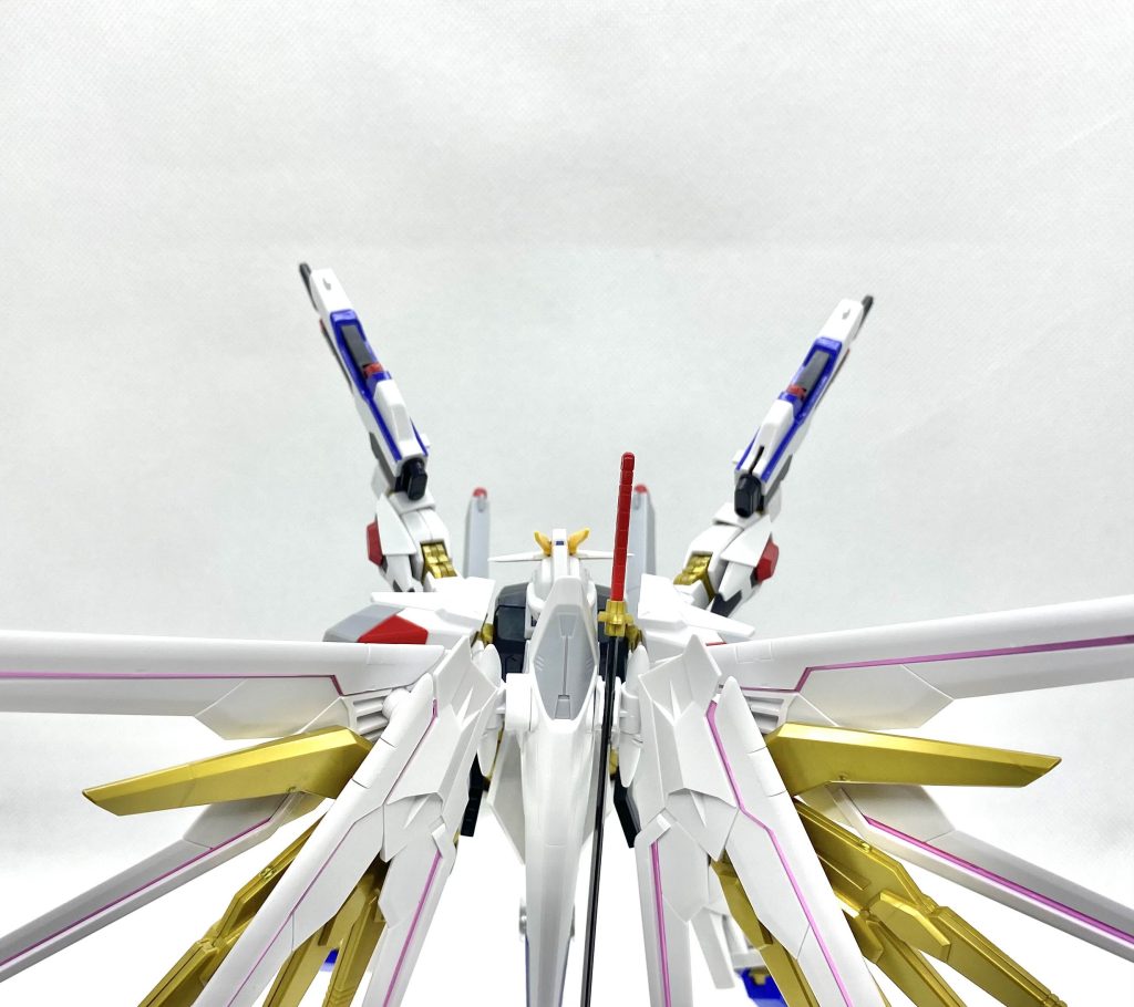 劇中の後ろから見たフルバースト結構好き、プラウドディフェンダーはついてなかったけど