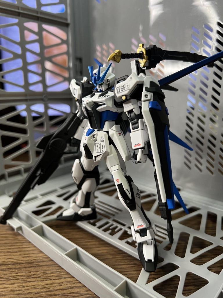 主兵装にファウンデーションのフェムテク装甲に対応するため試製35式改レールガンバックパックには対艦刀〝三日月宗近typeR〟を装備したエールストライカー弍式を換装。