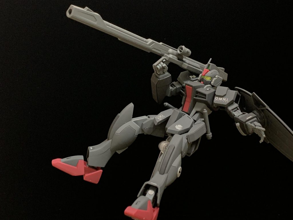 量産機なのでちょっと控えめなポーズにしています。