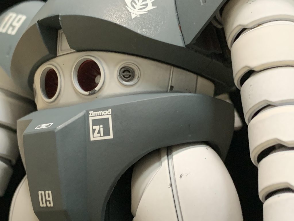 胴体のメガ粒子砲はきっちり塗り分けました。また魚雷発射口はモールドに寂しさを感じたので、開口してあすぱら模型さんのスポッターディテールを埋め込みました。