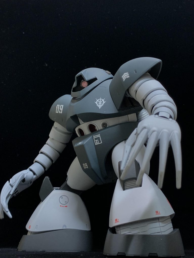 下からのあおりショットで〆。ご覧いただきありがとうございました。カラーレシピ:胴体等:ファレホメカカラーダークティターンブルー腕部・脚部:ファレホメカプライマーグレー下地・関節等:ファレホプライマージャーマンパンツァーグレーバーニアノズル等:タミヤエナメルクロムシルバー