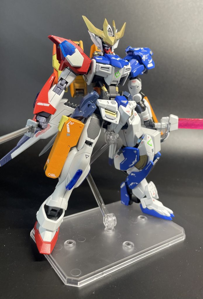 ガンダム ラグナネクスト大破したラグナフィフスをツキハが託し、ラナが発動した必殺技《リンカーネーション》によって全面修復した形態。仲間の絆を糧に戦士は起動する。