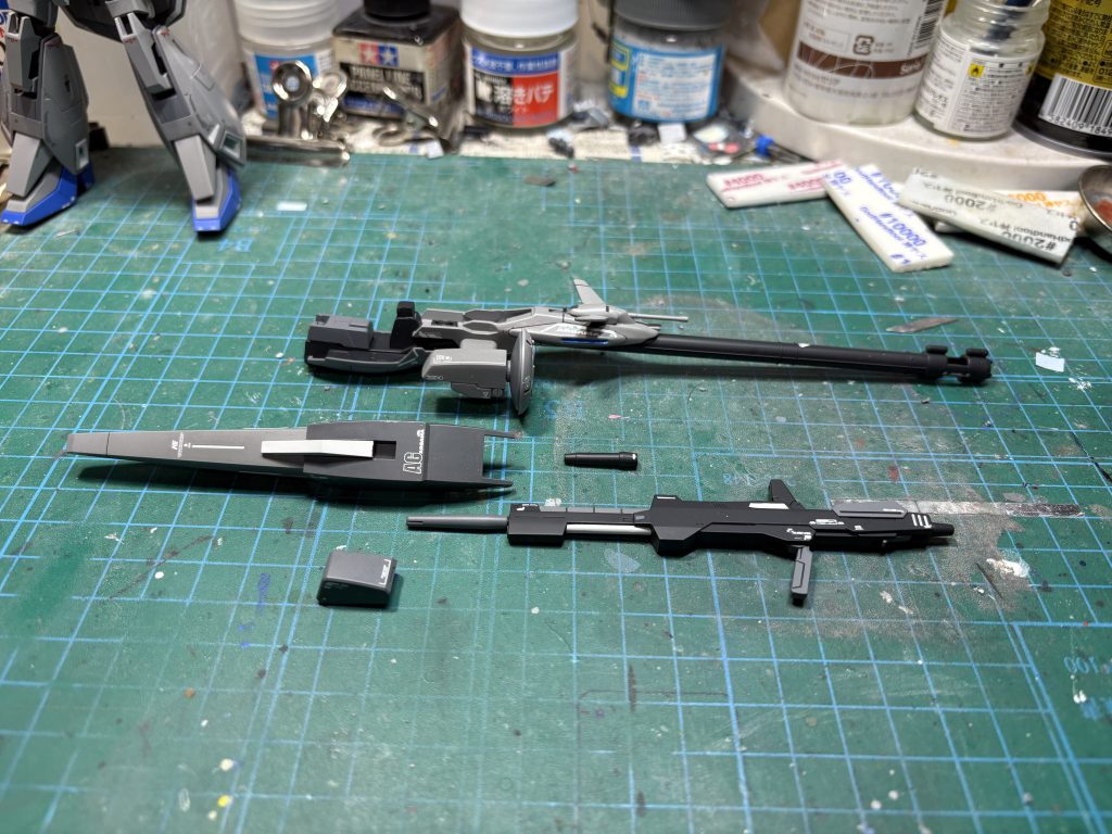 ビームライフルは後ハメ加工しましたがグリップの所がプラプラになってしまいました(^_^;)