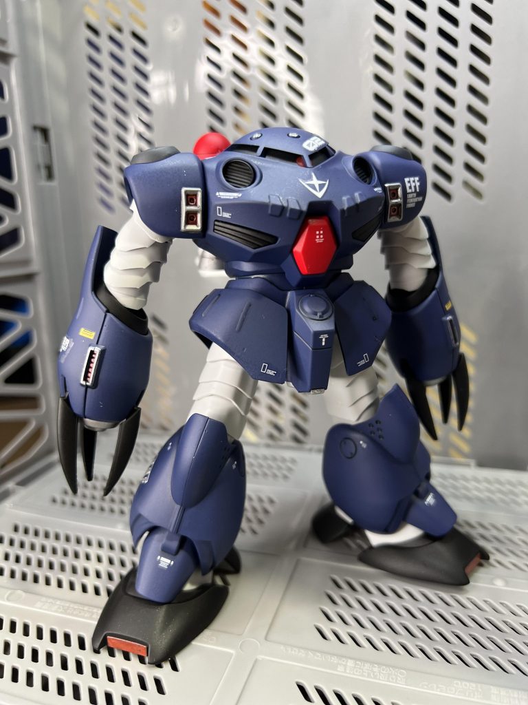 １年戦争終盤、地球から撤退したジオン軍拠点より接収したズゴックＥを地球連邦軍ヨコスカ基地で配備運用。UC0098の時点でも旧式ではあるが、主に海中哨戒機として活躍している...という妄想であります✨ 