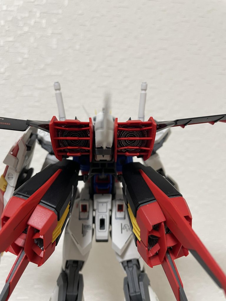 バーニア部分をシルバーで筆塗りしました。