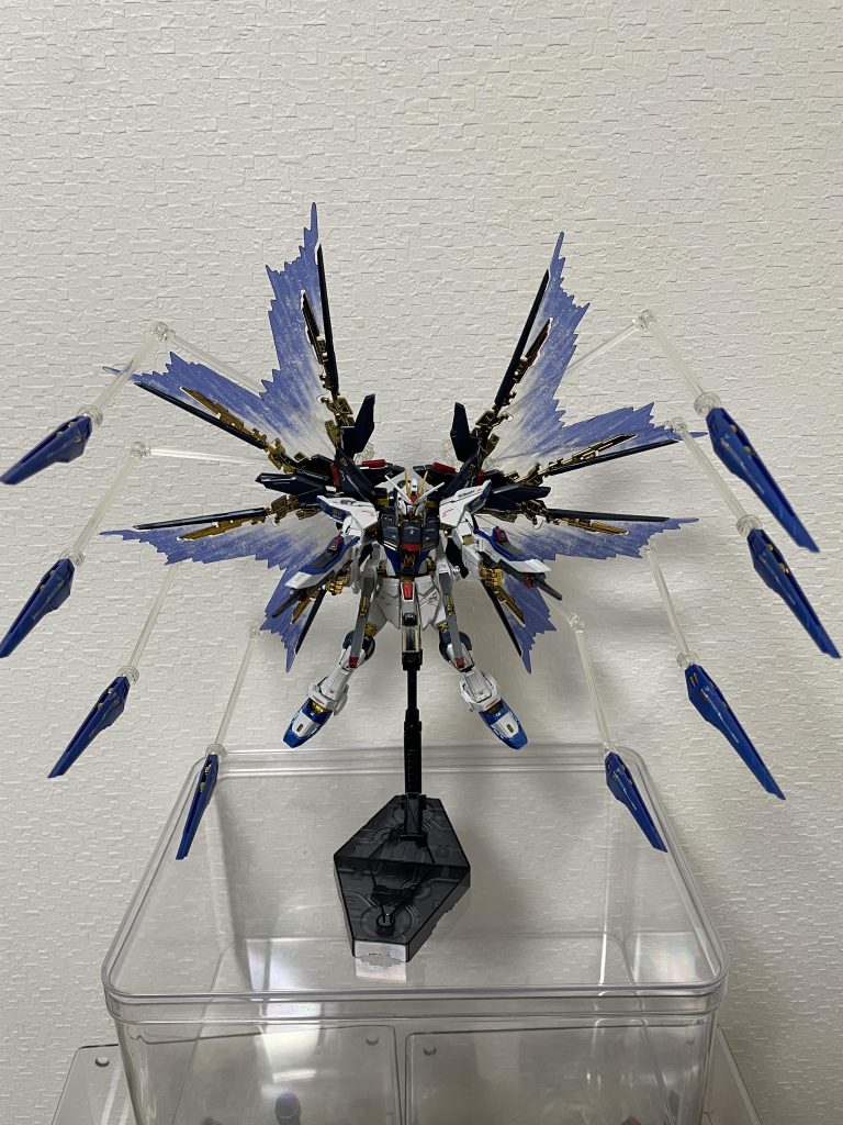 このポージングをさせる最中に、左のレールガンの根本が折れてしまいました(涙)