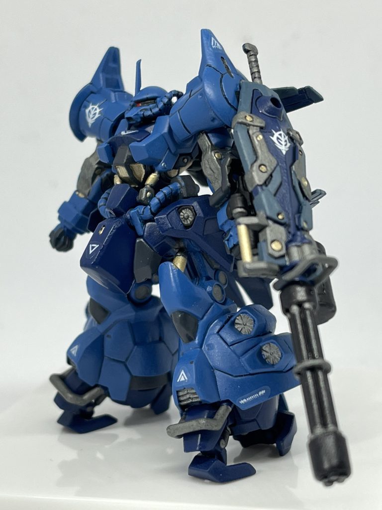 アピールショット一枚目!今回は少しだけ暗めのブルーで塗装してみました!デカールはジオンデカールとセリアの普通のデカールを使用してます。