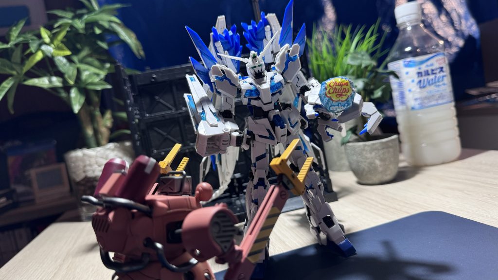 謎にチュッパチャップスを持たされるペルフェクティビリティw