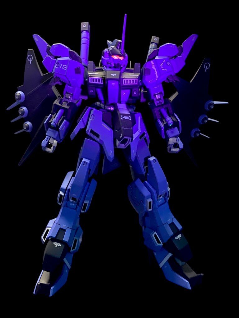 ハデス発動時を簡単にコンパチ出来るようにバイザーのダボを少しカットしました(^^)バイザー内部のツインアイも塗装する事で奥のツインアイも目立つようにしたが狙い通りで満足♪