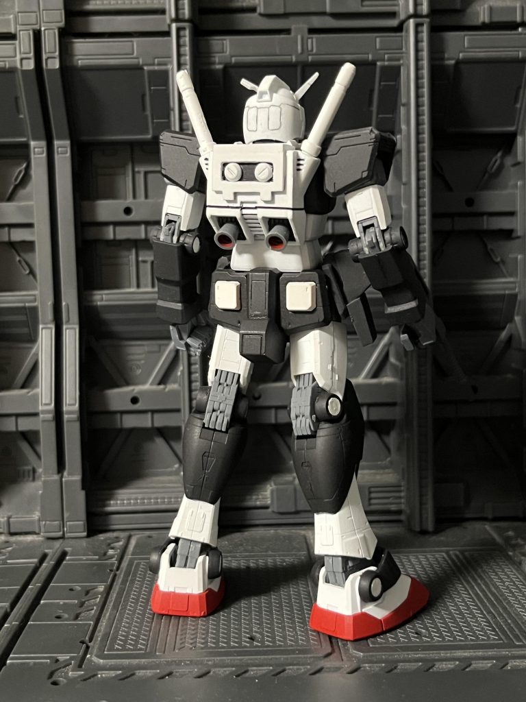 ミキシングで作成してますベースは当時発売して間もない30周年キット、そこに旧キットプロトタイプガンダムのパーツを組み替えて付けています