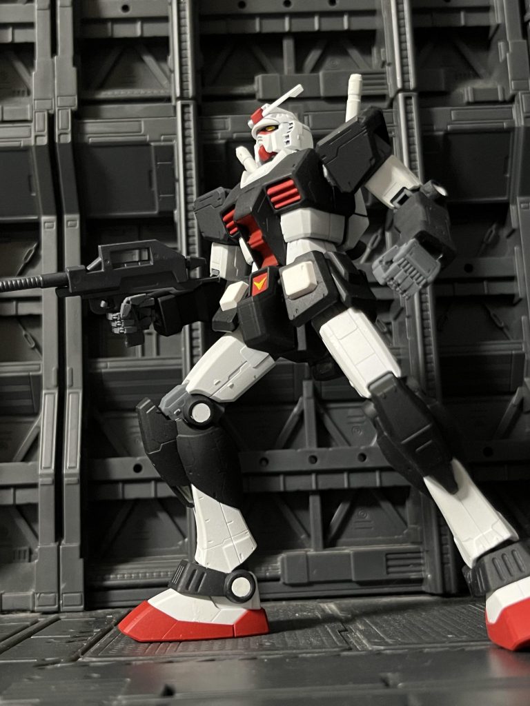 この機体は3機製作されたRX-78ガンダムの1号機です。主に稼働テストやデータ収集に使われていました。実は顔の形状が違う「ロールアウトタイプ1」という設定もありまして、いつかそちらも再現してみたいところです。