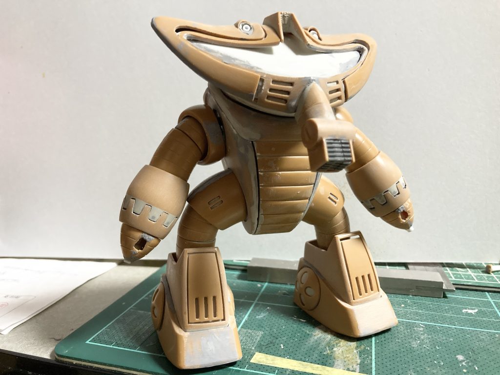 基本はキットを分割して作成、フレームを使ったり、合わせ目を無くすように作りました。