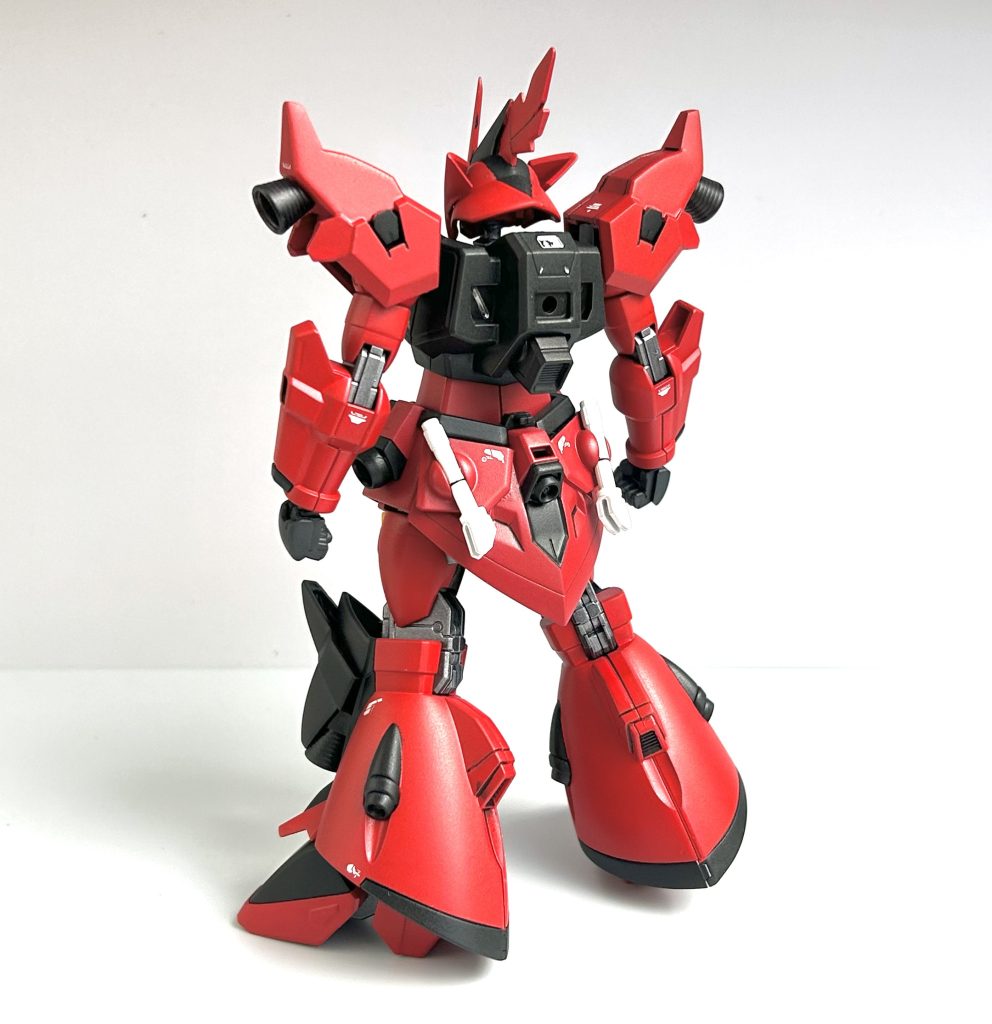 背面です。リアスカートにデュアルビームサーベルを2本マウントしています!高機動型という設定なので膝や肩サイドスカートにスラスターを増設しています!