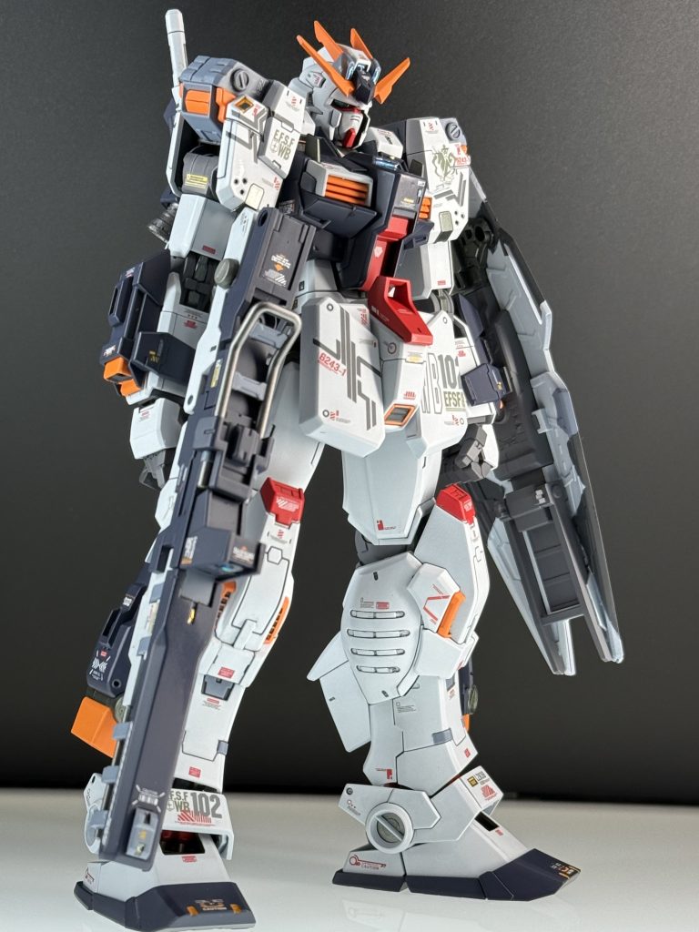 武装はコトブキヤのMSGから移植。センサーを部分をキャノン付きバックパックからぶった斬って移植。両肩マーキングはGHLのマーキングから。