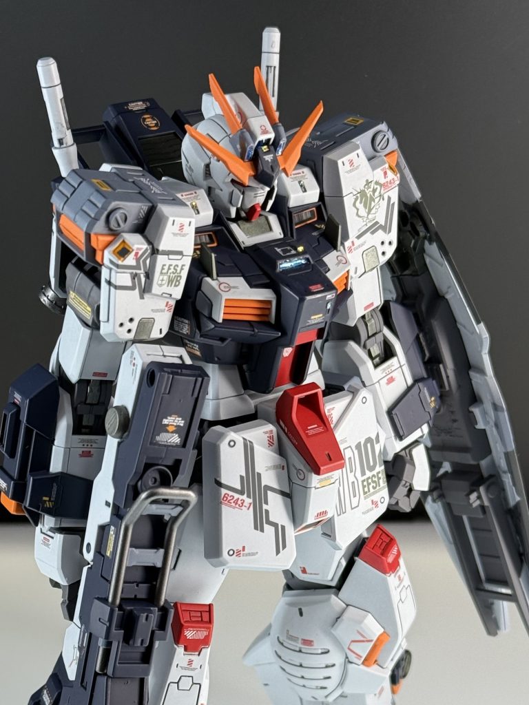 細かいセンサー部分にメタリックシールを貼り付け