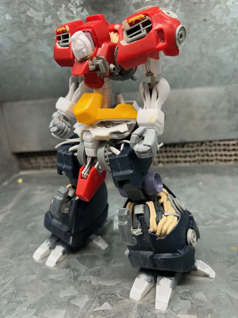 制作途中。ジャンクパーツはスケールモデルから。再現された膝関節はMGドムを逆設置して利用しました。(・∀・)ニヤニヤ