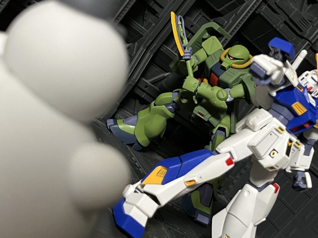 この機体といったらやはり0080ポケットの中の戦争が有名かと思います。NT-1アレックスやバルーンソフビと一緒に並べるととてもいい感じになりますね♪