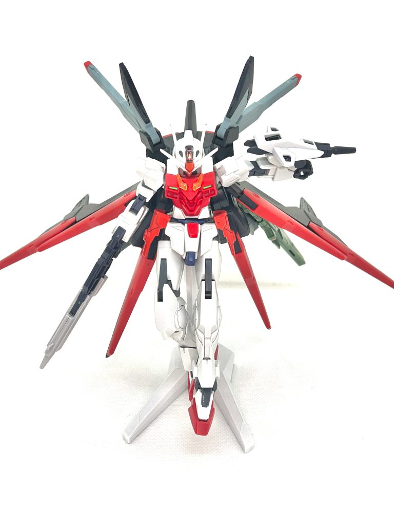 AGE-FXのCファンネル展開時のポーズ。ドラグーンのウイング部分を下げてスカート風にしたことでポージングの美しさが出ている気がします。